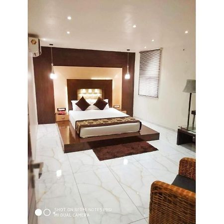 Hotel The Royal, Sehore Buitenkant foto