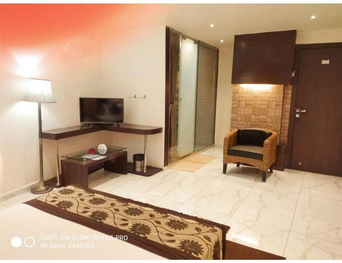Hotel The Royal, Sehore Buitenkant foto